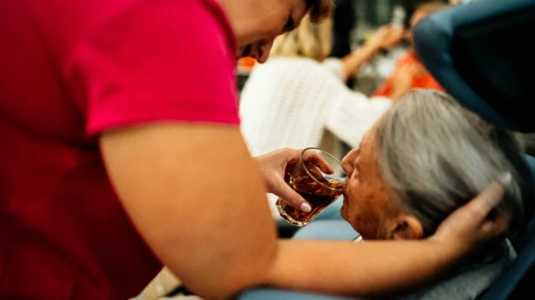 kazalarinin onlenmesi – yaşlı bakımı görseli