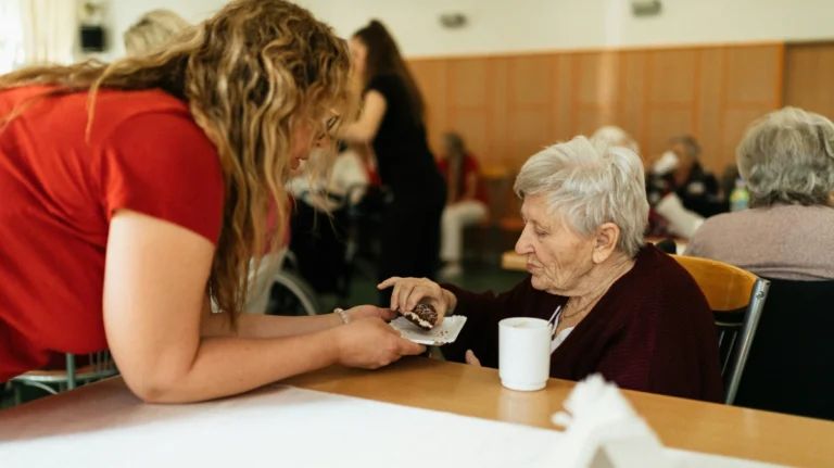 evde bakimda beslenme – yaşlı bakımı görseli