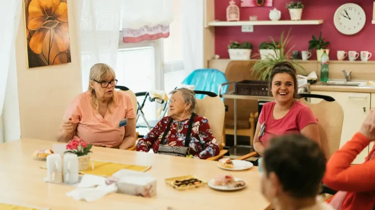evde bakimda zlem – yaşlı bakımı görseli