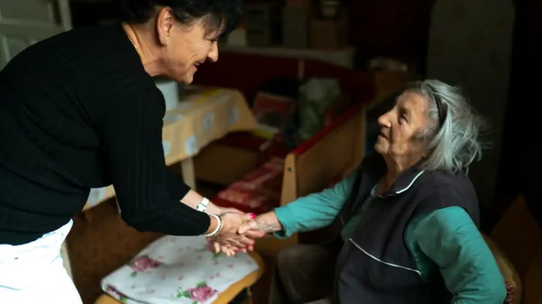 evde yaslida enfeksiyonun – yaşlı bakımı görseli