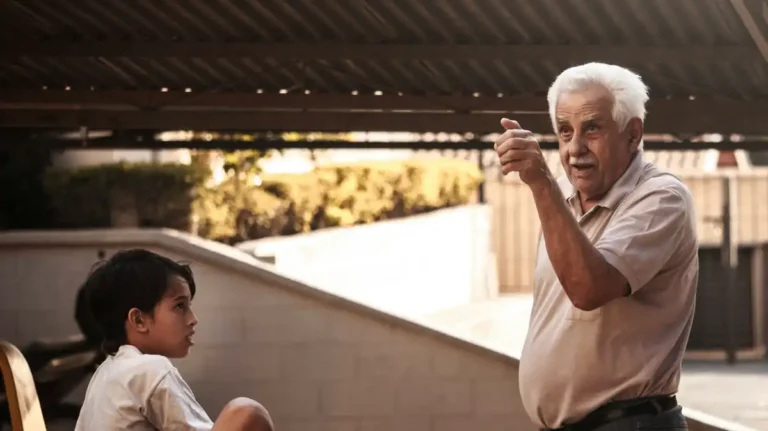 evde yaslida transfer – yaşlı bakımı görseli