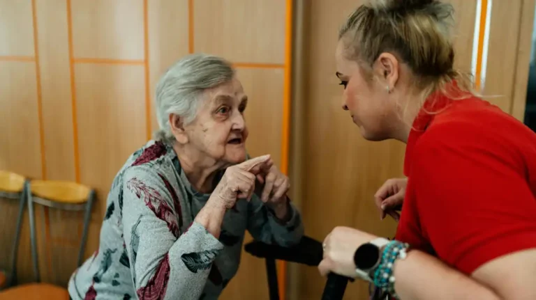 evde sozlesmeleri – yaşlı bakımı görseli