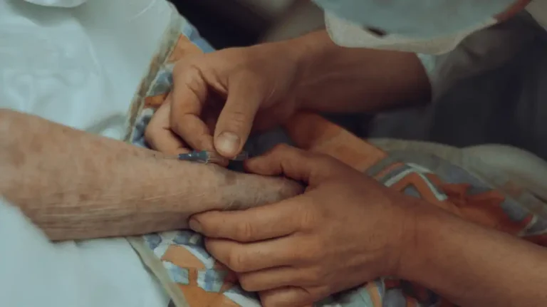 evde bakimda ilac – yaşlı bakımı görseli