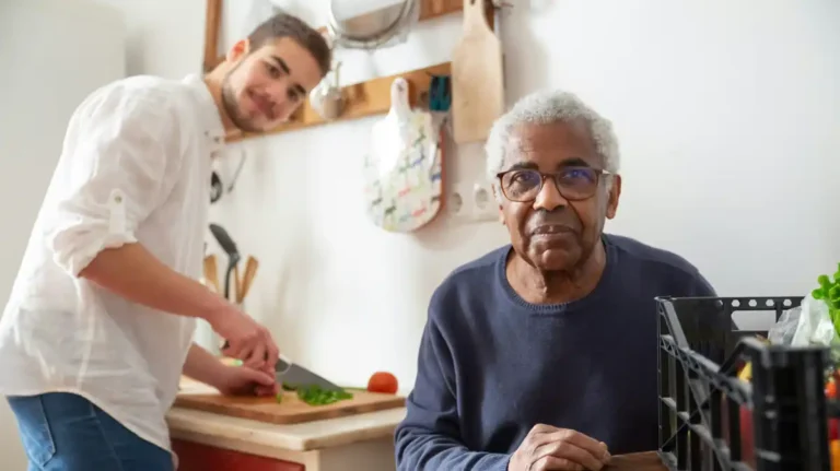 evde bakimda multidisipliner – yaşlı bakımı görseli