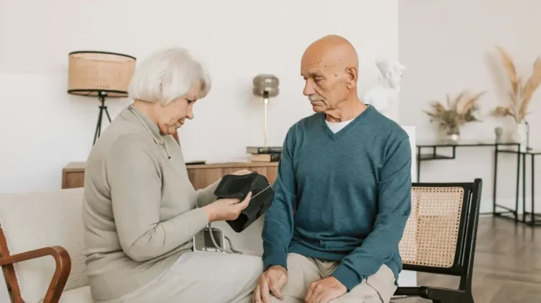 evde bakimda risk – yaşlı bakımı görseli