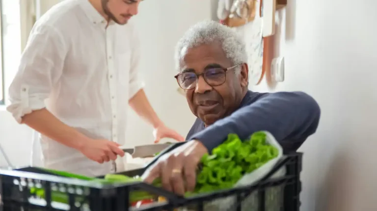 evde diyetisyen destegi – yaşlı bakımı görseli