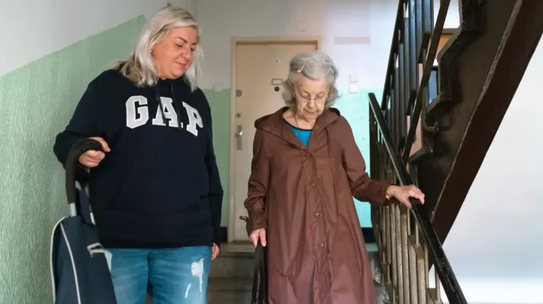 evde sosyal destegi – yaşlı bakımı görseli