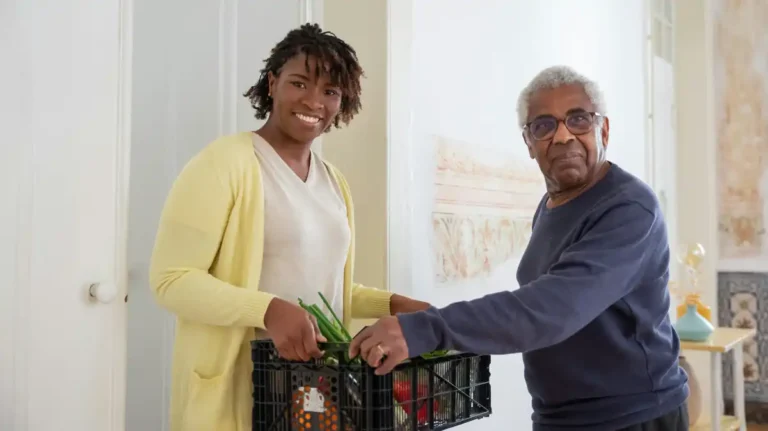 evde bakiminda aile – yaşlı bakımı görseli