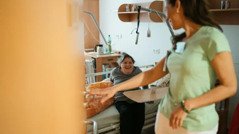 huzurevi fiyatlari karsilastirmalar – yaşlı bakımı görseli