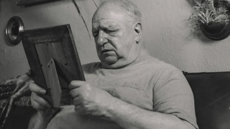 alzheimer hastasında bakım ve destek sürecini yansıtan profesyonel yaklaşım