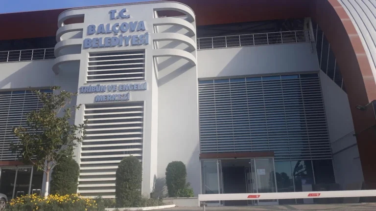 Balçova Belediyesi Tribün ve Engelli Merkezi fotoğrafı