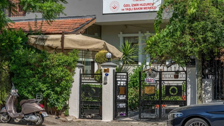 Özel İzmir Yaşlı Bakım ve Dinlenme Evi fotoğrafı